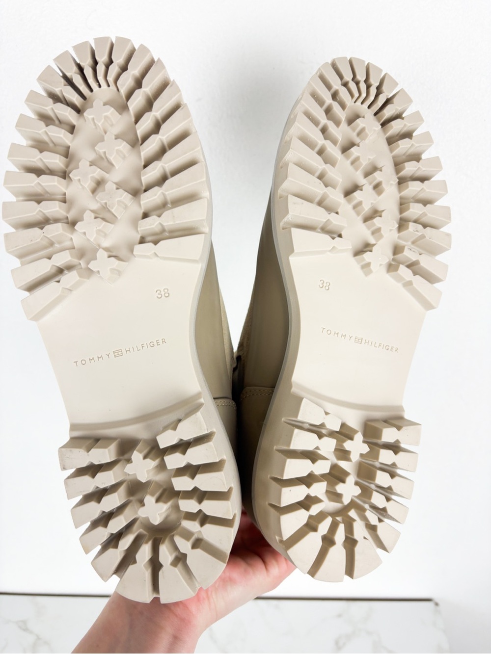 NWT Tommy Hilfiger Hally Chelseaboots Sz 7.5 - Picture 11 of 11